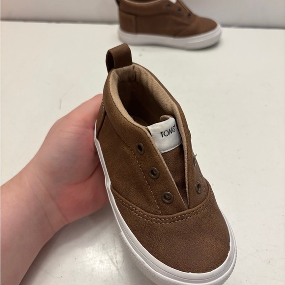 TOMS Kids' Fenix Mid Sneaker - Picture 7 of 10